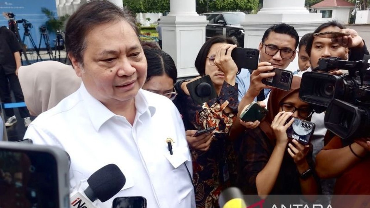 Menko Airlangga Hartarto tegaskan fundamental ekonomi Indonesia tetap kuat, Pemerintah berupaya menjaga nilai tukar rupiah agar tetap stabil melalui peningkatan ekspor dan deregulasi.