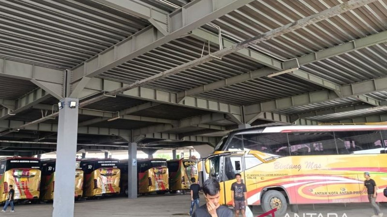 Lonjakan signifikan penumpang bus AKAP rute Samarinda-Banjarmasin terjadi dalam tiga hari terakhir, mencapai 410 penumpang pada 26 Maret 2025.