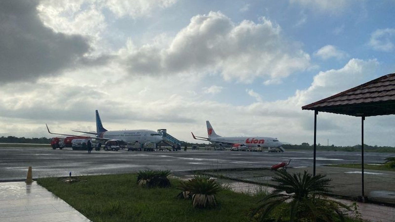 Bandara H. AS Hanandjoeddin, Belitung, menambah enam penerbangan Lion Air untuk mengakomodasi lonjakan pemudik Lebaran 2025, dengan jadwal keberangkatan pada 26, 27, dan 29 Maret serta kepulangan pada 5, 6, dan 7 April.