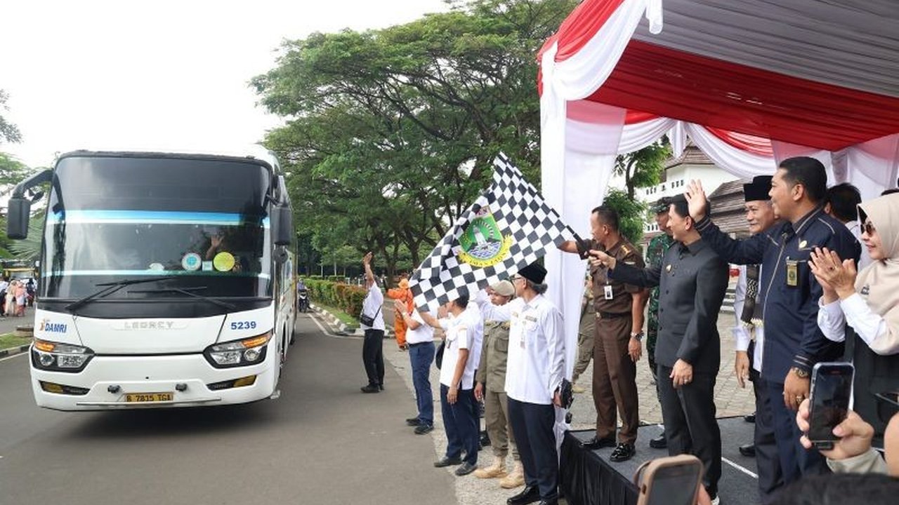 Pemerintah Provinsi Banten memfasilitasi mudik gratis Lebaran 1445 H bagi 1.260 pemudik dengan 28 bus menuju 12 kota/kabupaten di lima provinsi berbeda.