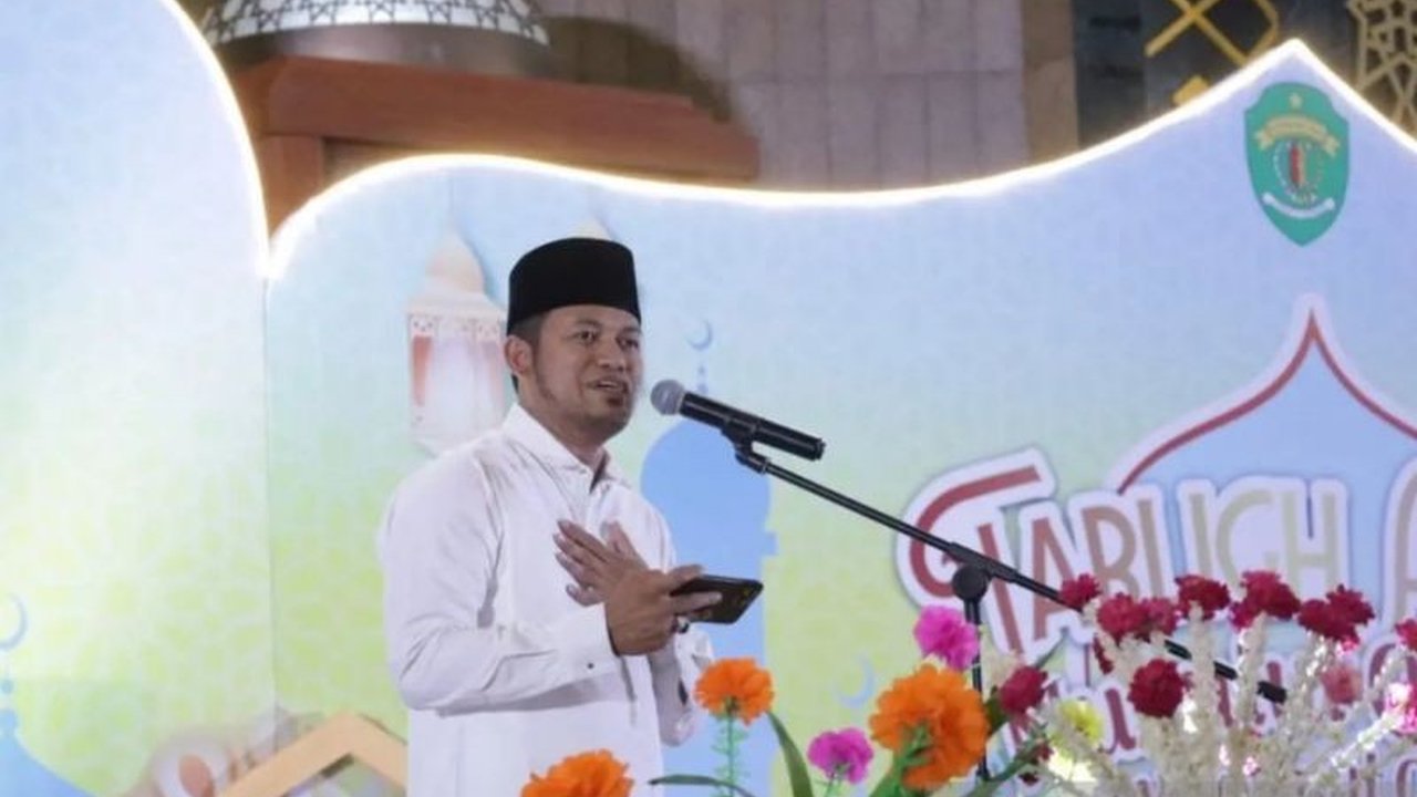 Gubernur Kalimantan Timur, Rudy Mas'ud, melarang ASN menggunakan kendaraan dinas untuk mudik Lebaran demi menghindari kemacetan dan memastikan kendaraan operasional tetap digunakan untuk kepentingan pemerintahan.