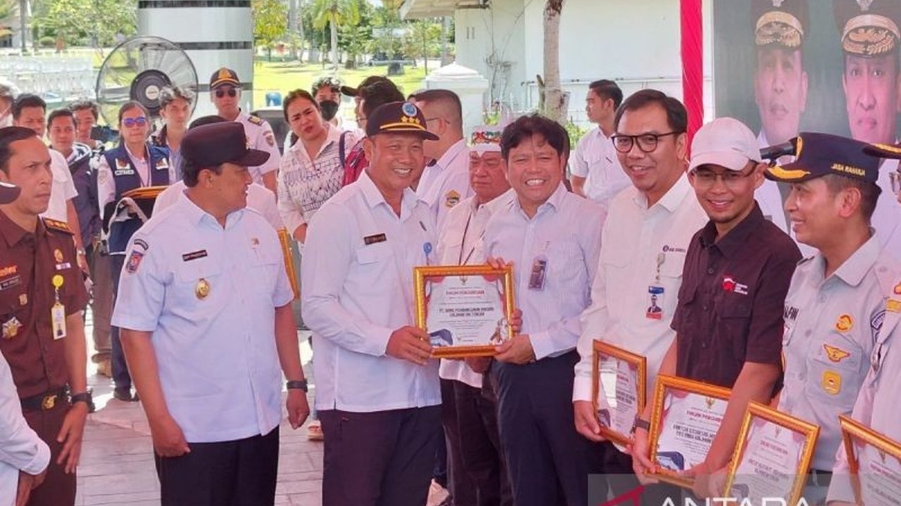 Bank Kalteng menyediakan dua bus gratis untuk membantu warga Palangka Raya mudik ke Pangkalan Bun dalam rangka Idul Fitri 1446 H, bekerja sama dengan berbagai instansi terkait demi keamanan dan kenyamanan pemudik.