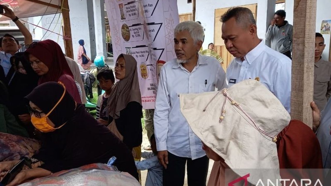 Pemerintah Kabupaten Sigi menggelar Gerakan Pangan Murah (GPM) untuk menstabilkan harga dan ketersediaan bahan pokok menjelang Idul Fitri 1446 H, membantu masyarakat menghadapi lonjakan harga.