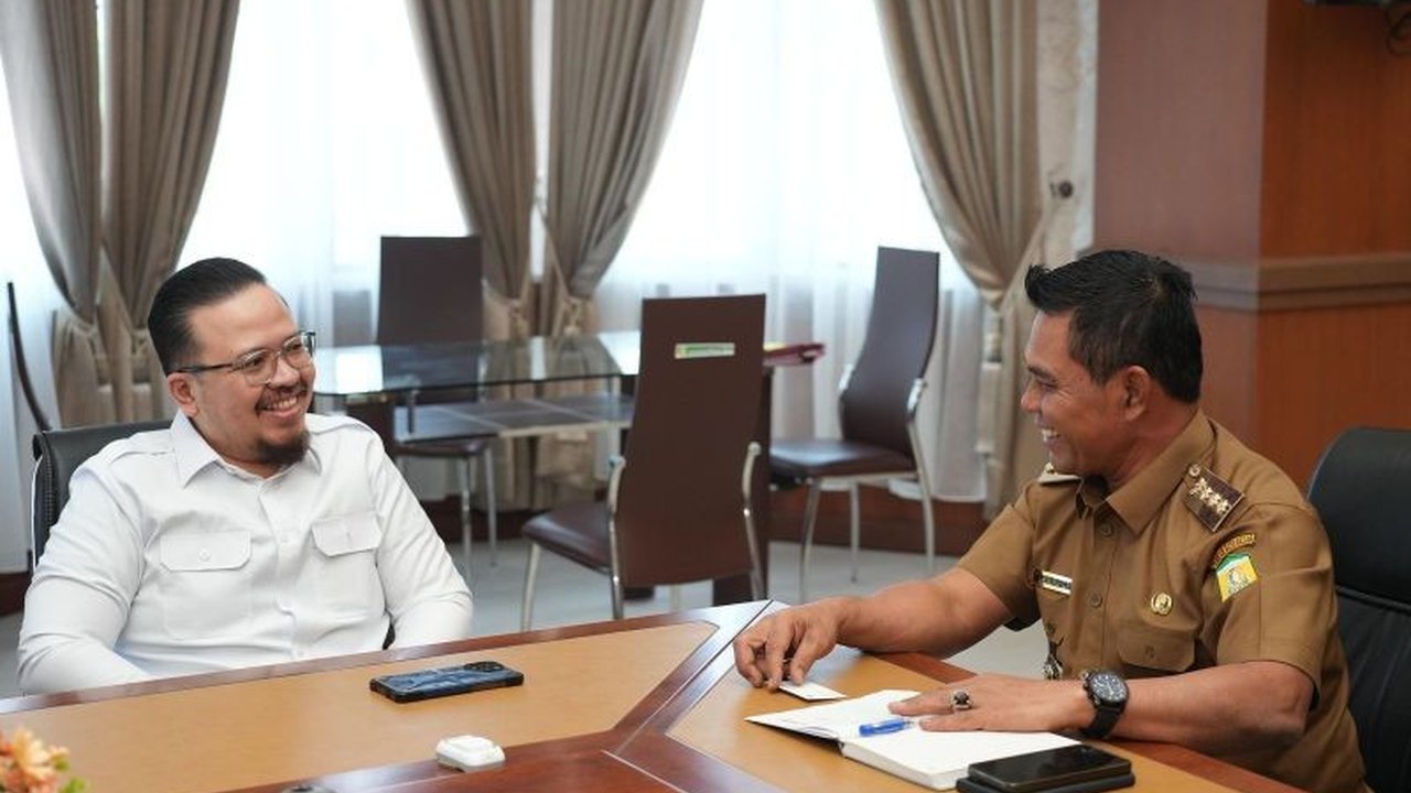 Pemkab Aceh Besar berkomitmen membentuk Dinas Ekonomi Kreatif untuk mendorong pertumbuhan ekonomi kreatif di Aceh Besar dan menekan angka kemiskinan, serta menciptakan lapangan kerja baru.