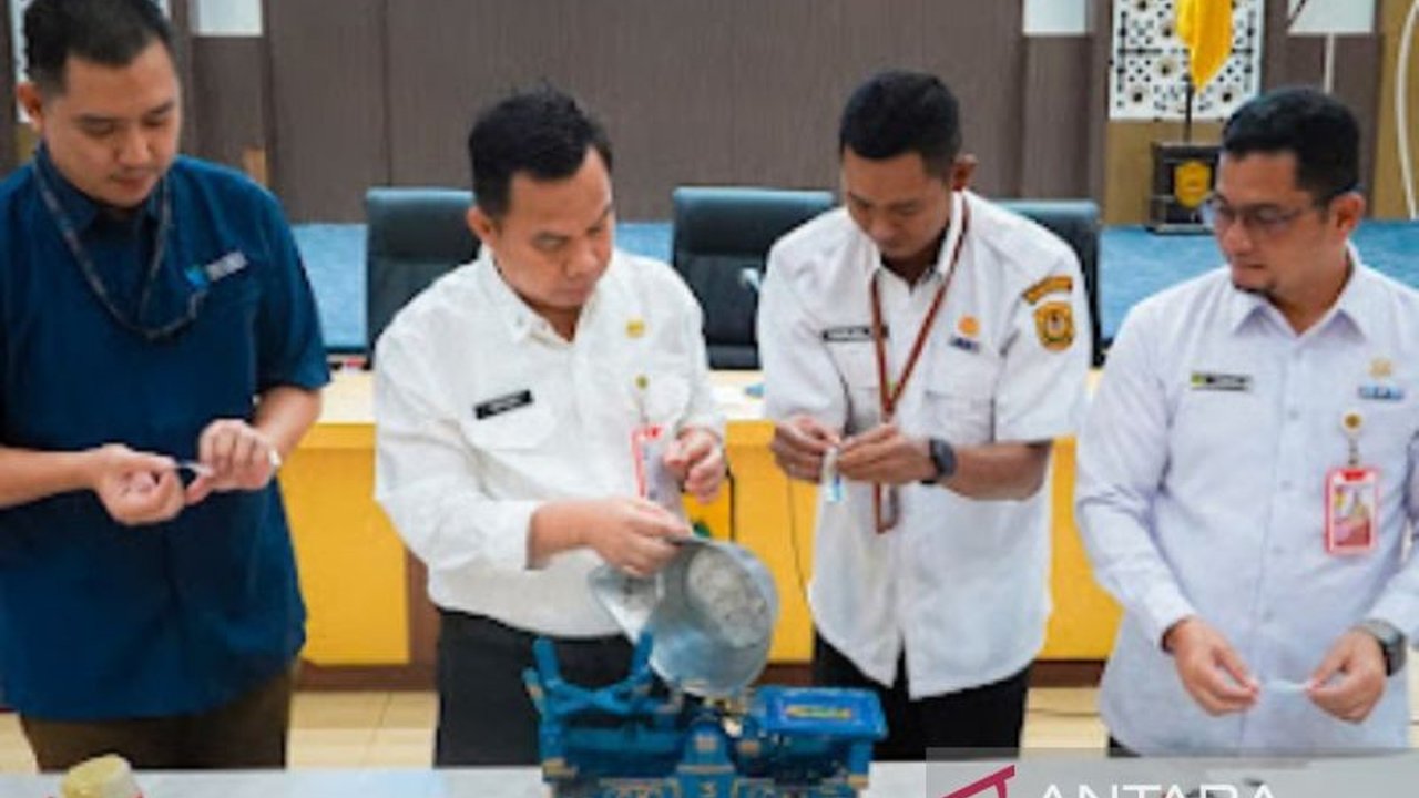 Pemerintah Kota Banjarmasin terus berupaya mempertahankan predikat Kota Tertib Ukur melalui tera ulang alat ukur secara berkala, melindungi konsumen, dan mendorong pertumbuhan ekonomi yang sehat.