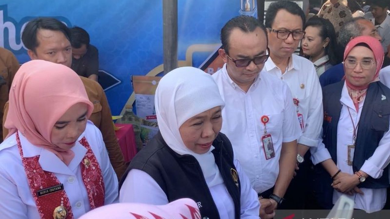 Gubernur Khofifah Indar Parawansa menegaskan larangan penggunaan mobil dinas untuk mudik Lebaran bagi ASN Pemprov Jatim; hanya mobil dinas untuk kepentingan negara yang diizinkan beroperasi.