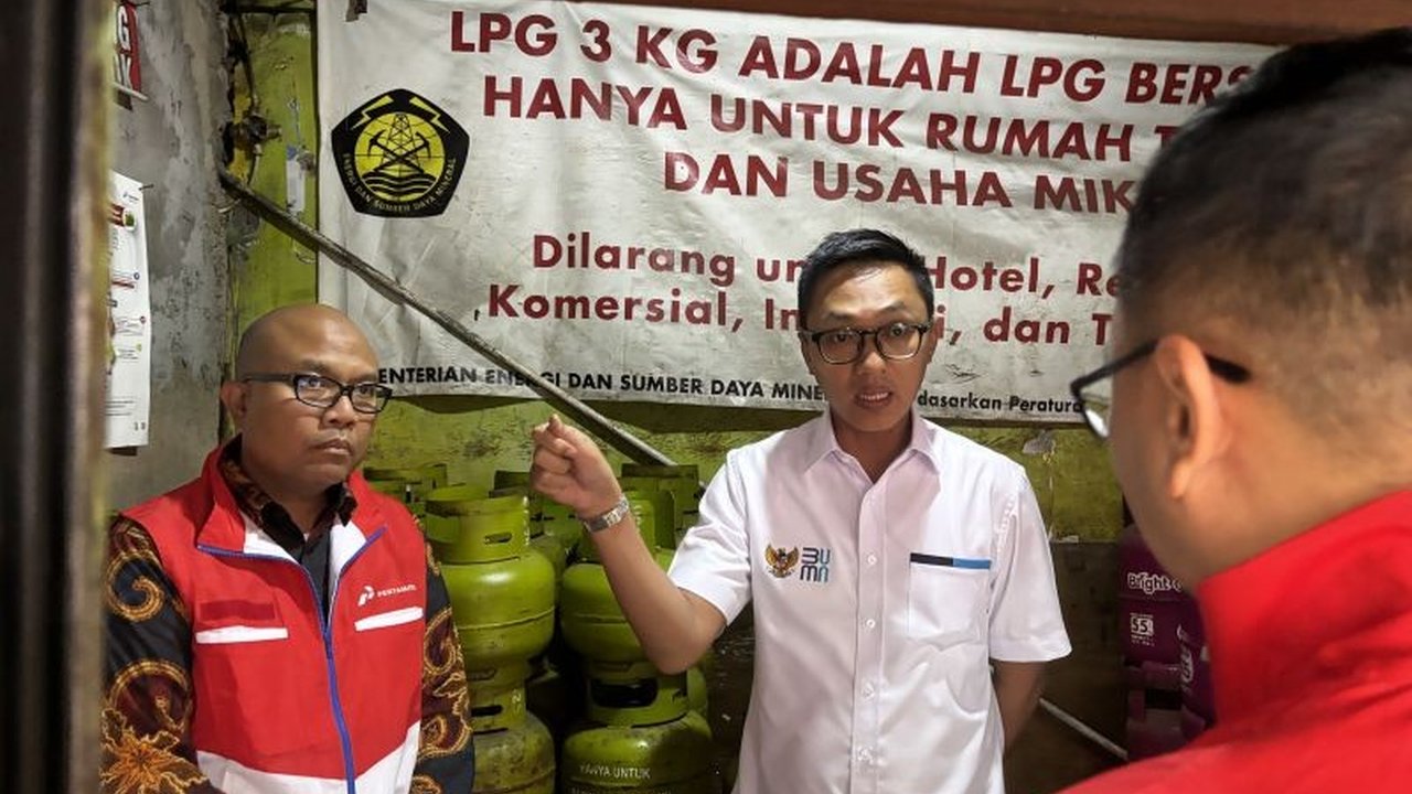 Wakil Menteri BUMN meninjau langsung pangkalan LPG di Bandung untuk memastikan ketersediaan stok dan harga LPG 3 Kg tetap sesuai HET menjelang Lebaran, dengan ancaman sanksi tegas bagi yang melanggar.