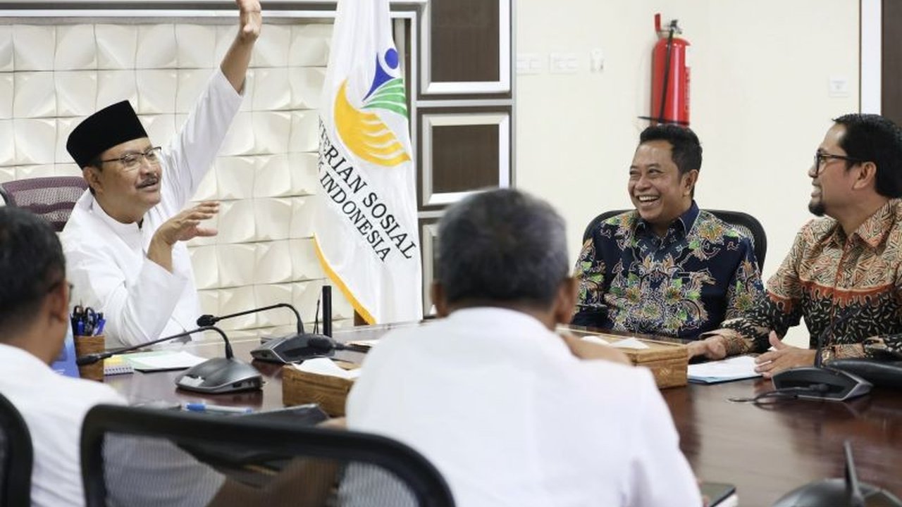 Menteri Sosial mengajak Bupati Bondowoso untuk mengawal uji petik dan pemutakhiran Data Tunggal Sosial Ekonomi Nasional (DTSEN) agar bantuan sosial tepat sasaran.