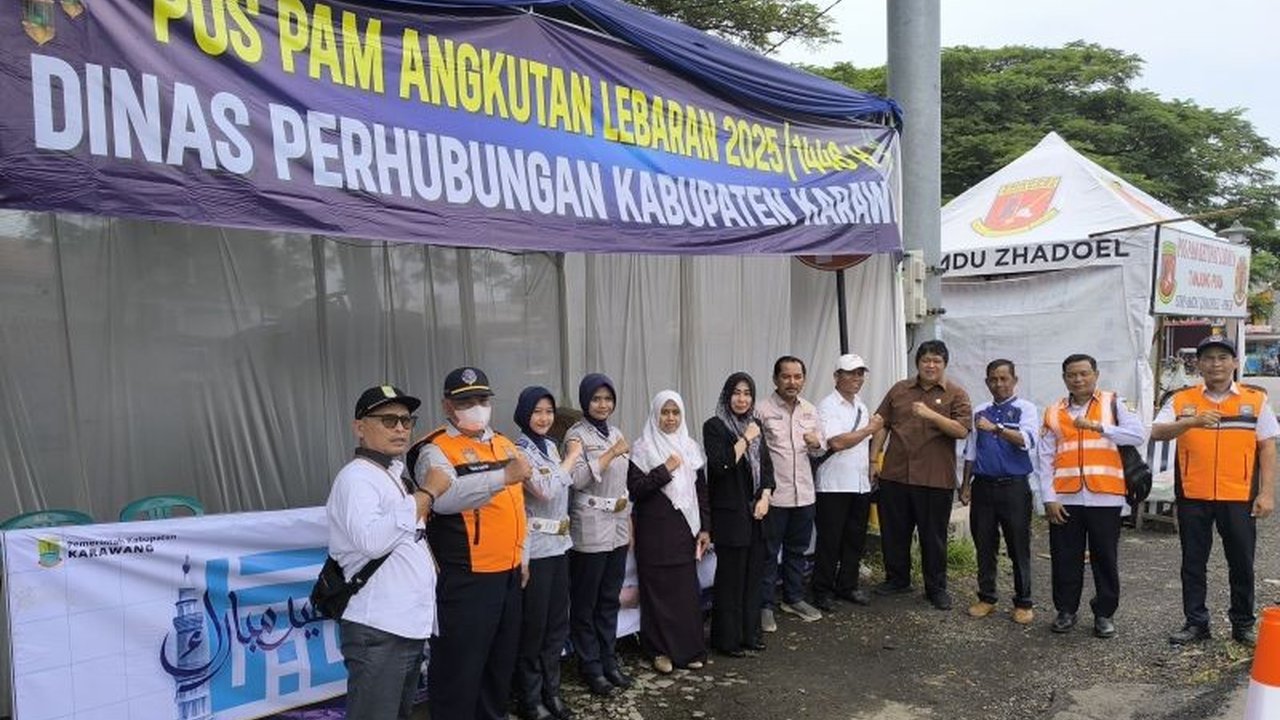 DPRD Karawang melakukan monitoring di Pospam Angkutan Lebaran Tanjungpura untuk memastikan kelancaran dan keamanan arus mudik Lebaran 2025, meskipun saat ini arus mudik masih terpantau lancar.