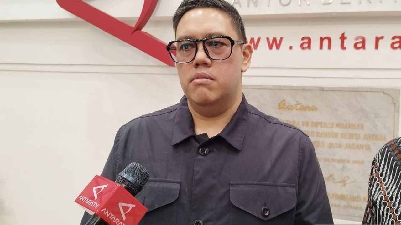 Wakil Ketua Komisi I DPR Dave Laksono klarifikasi UU TNI baru, menegaskan pembatasan jabatan sipil bagi TNI aktif dan bukan perluasan wewenang, sekaligus mengatasi masalah akses draf UU.