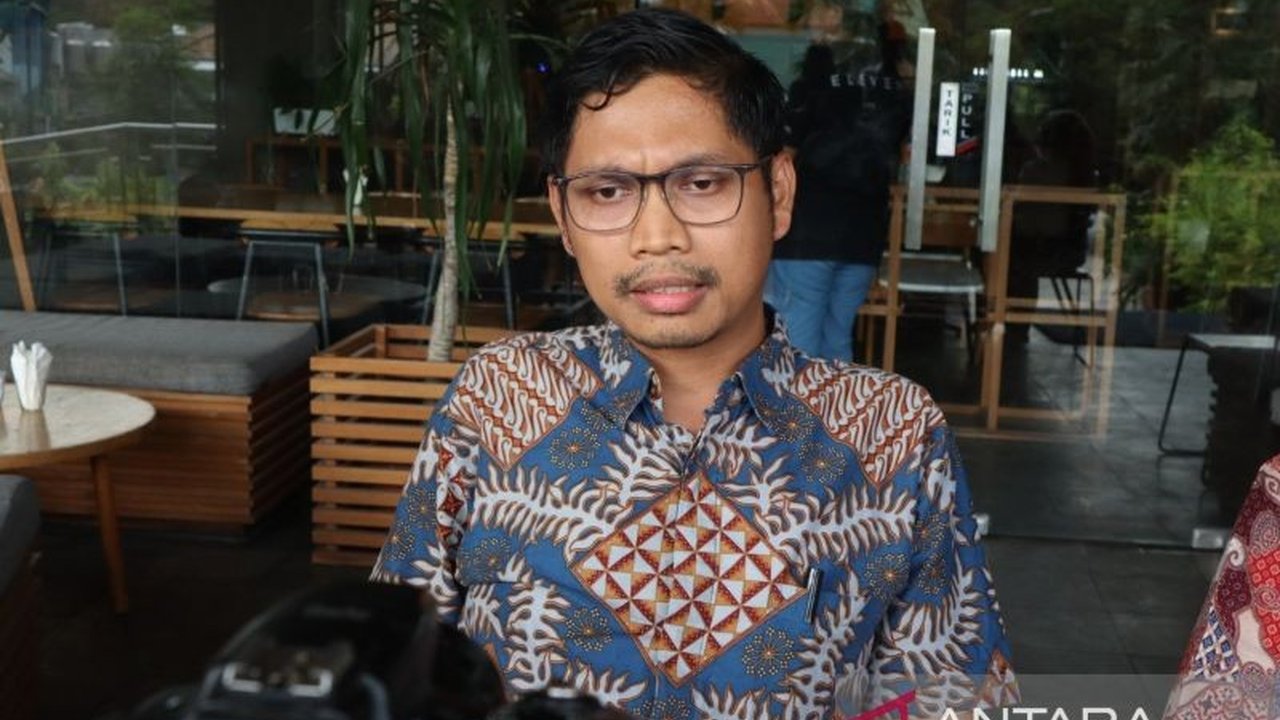 PT Pelni Cabang Labuan Bajo membuka layanan angkutan Lebaran 2025 mulai 16 Maret hingga 16 April, menyediakan 781.723 tiket dan memastikan keselamatan penumpang dengan berbagai persiapan.