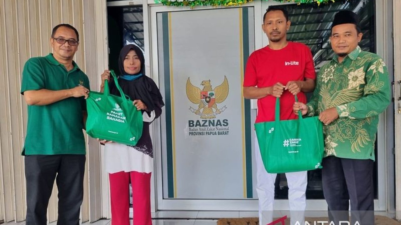 Baznas Papua Barat menyalurkan 500 Paket Ramadhan Bahagia (PRB) kepada berbagai kalangan di Manokwari, termasuk guru, marbot masjid, dan warga di distrik terpencil, guna membantu mereka merayakan Idul Fitri dengan penuh suka cita.