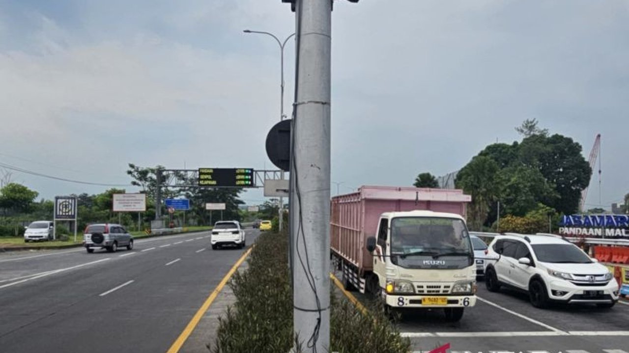 Polres Malang melaporkan arus lalu lintas di Tol Singosari masih fluktuatif menjelang Lebaran, dengan puncak kepadatan diprediksi terjadi pada H+1 dan H+2 Idul Fitri.