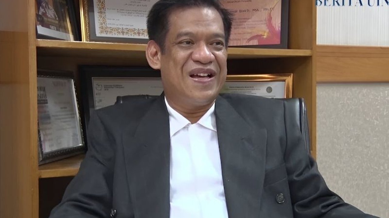 Guru Besar UIN Jakarta mengajak umat Muslim menjadikan bulan Ramadan sebagai sarana membentuk pribadi yang moderat dan menjunjung tinggi nilai-nilai keseimbangan, toleransi, dan empati.