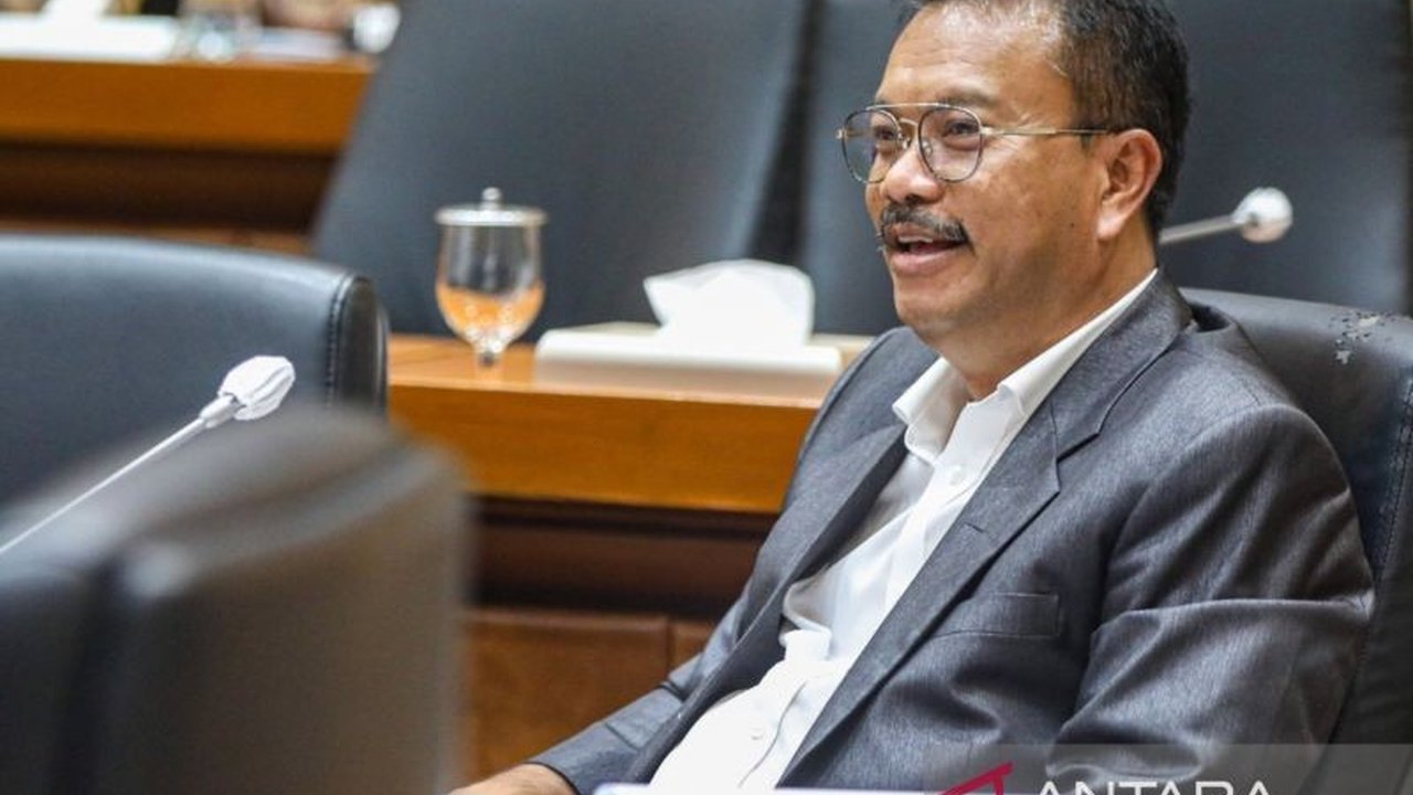 Anggota Komisi IX DPR RI, Edy Wuryanto, mempertanyakan pemotongan THR di RS milik Kemenkes yang dinilai tidak sejalan dengan transformasi kesehatan dan melanggar arahan Presiden.