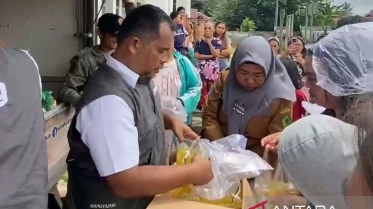 Perum Bulog Cabang Rejang Lebong berhasil menjual lebih dari 30.000 liter Minyakita di tiga kabupaten Bengkulu selama Ramadhan, menunjukkan tingginya permintaan minyak goreng murah berkualitas.