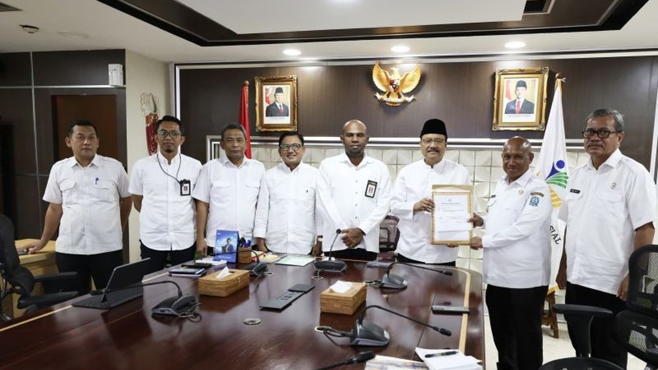 Pemkab Biak Numfor siap laksanakan Sekolah Rakyat dengan dukungan penuh dari Kemensos dan masyarakat, memastikan pendidikan berkualitas bagi siswa kurang mampu di Papua.