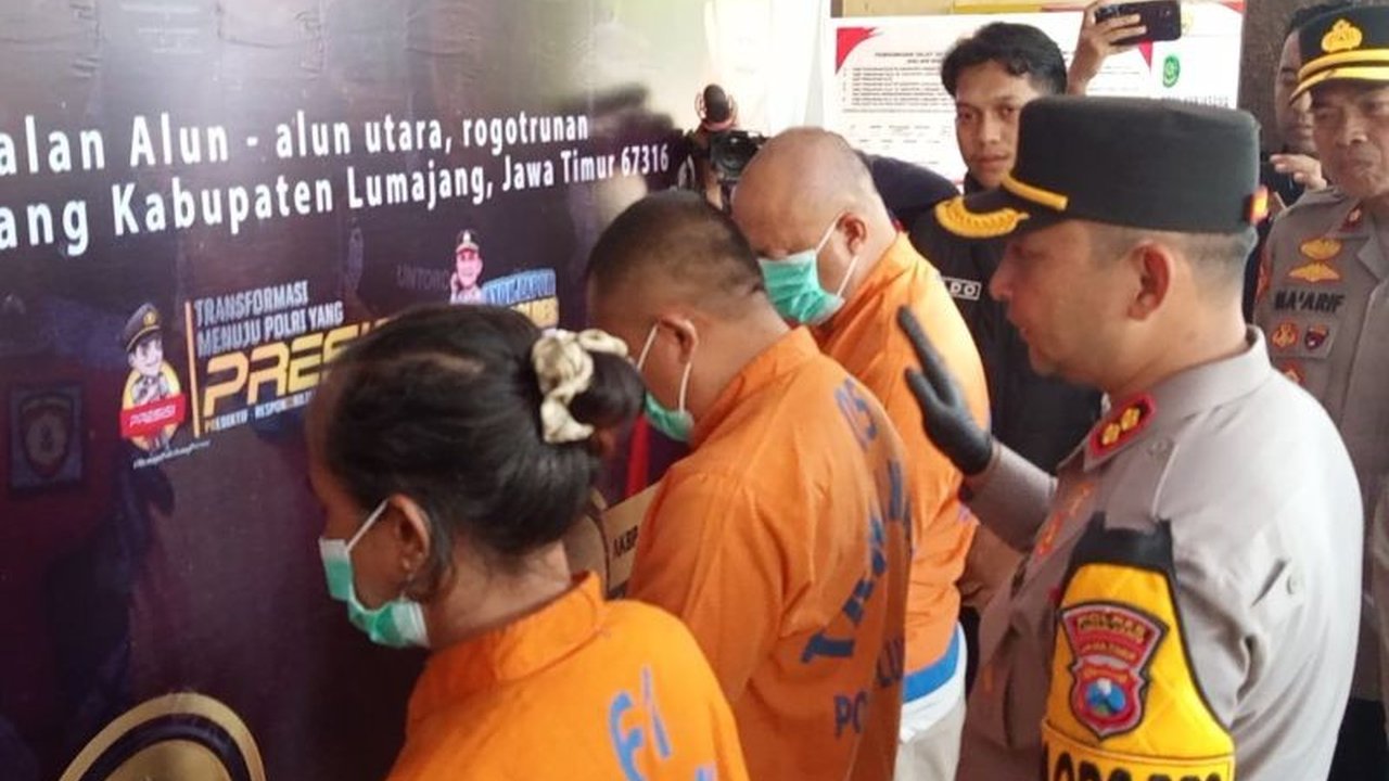 Polres Lumajang berhasil mengungkap kasus pencurian emas batangan senilai Rp16 miliar, dengan asisten rumah tangga korban sebagai otak pelaku.