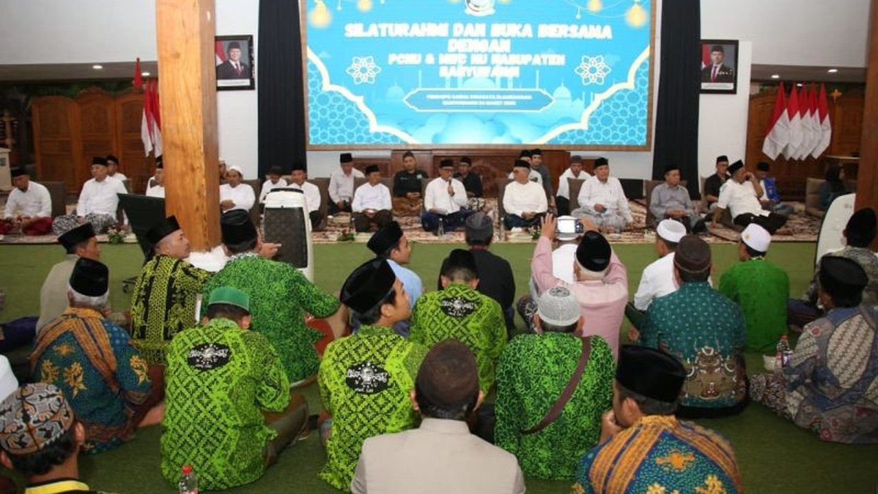Bupati Banyuwangi mengajak warga NU untuk bergotong royong membangun daerah, ditandai dengan peningkatan IPM yang signifikan dan penurunan angka kemiskinan.