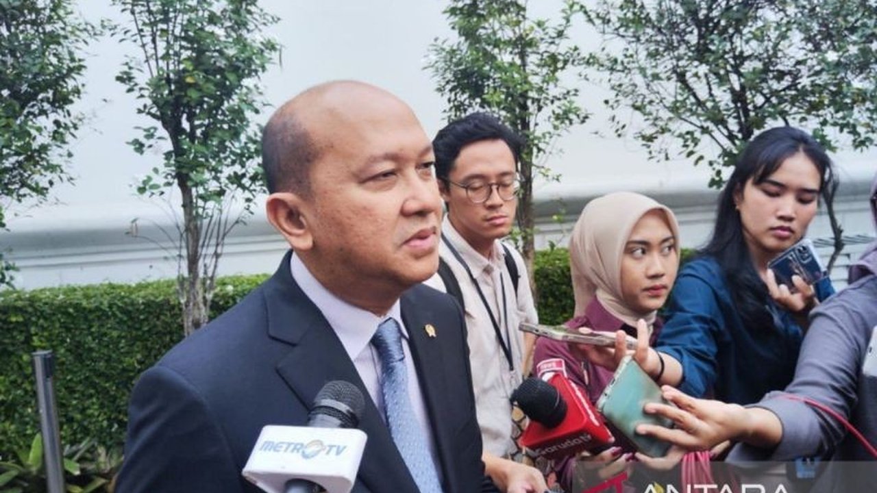 Pemerintah Indonesia resmi bergabung dengan New Development Bank (NDB), membuka peluang besar pendanaan proyek infrastruktur dan energi terbarukan serta memperkuat kerja sama dengan negara-negara BRICS.