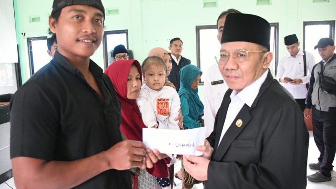 Pemerintah Kabupaten Lombok Utara menyalurkan bantuan sosial (bansos) berupa sembako dan sandang kepada penyandang disabilitas, lansia, dan anak terlantar di bulan Ramadhan 1446 H, sebagai bentuk perhatian pemerintah daerah terhadap warga kurang mampu.