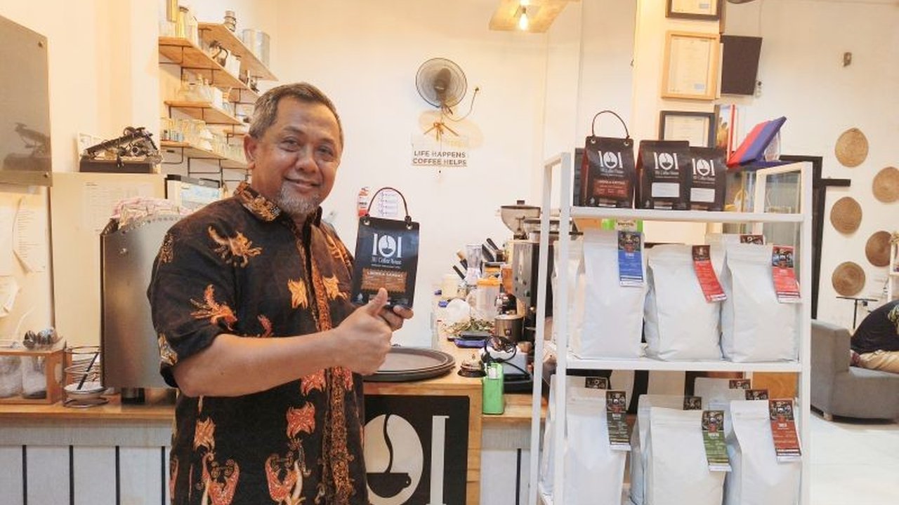 UMKM di perbatasan Indonesia-Malaysia, khususnya di Sambas, Kalimantan Barat, merasakan manfaat signifikan dari program Kredit Usaha Rakyat (KUR) BRI untuk mengembangkan usaha mereka.