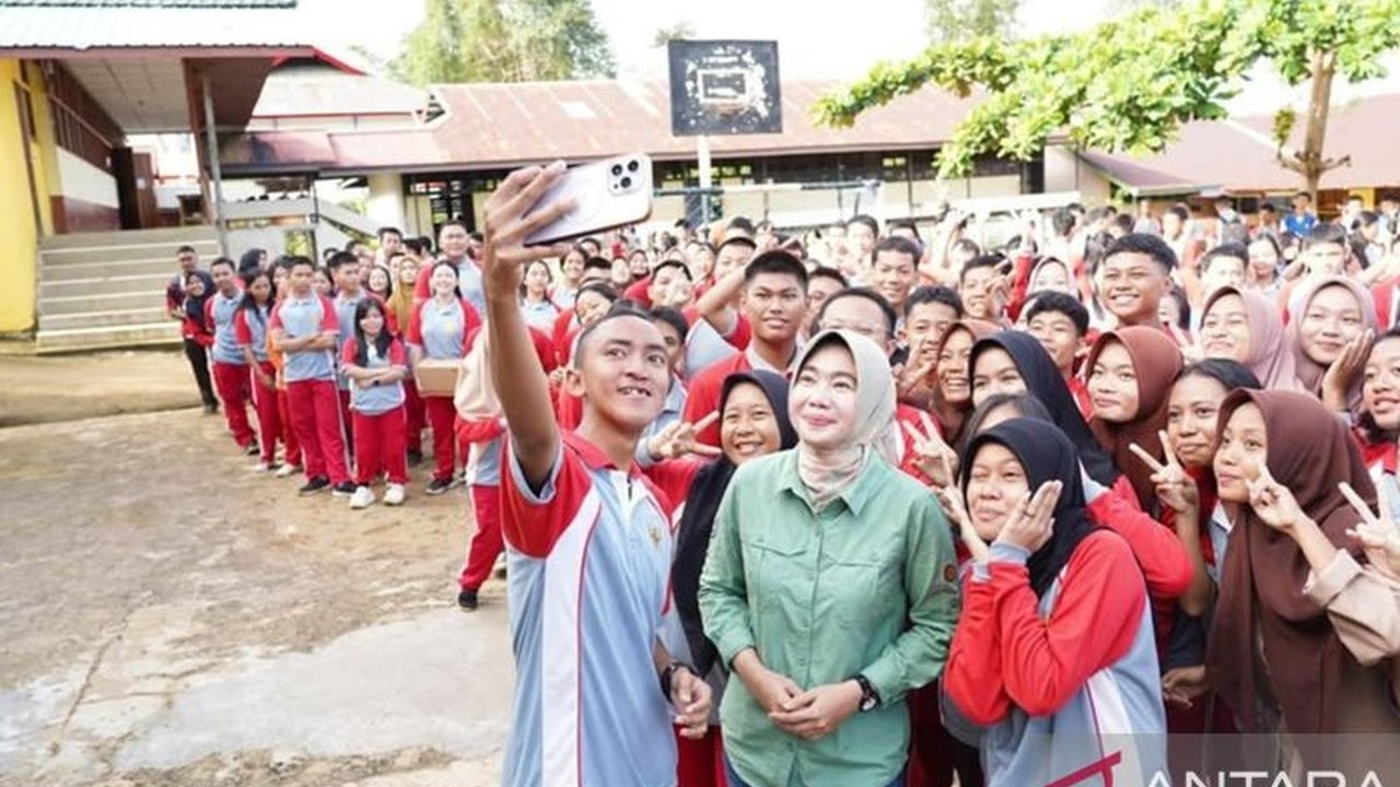 Disdikbud Kalbar tegas meminta sekolah patuh pada regulasi penyaluran dana PIP 2025 untuk memastikan penyaluran tepat sasaran dan tanpa kendala, dengan sanksi tegas bagi pelanggar.