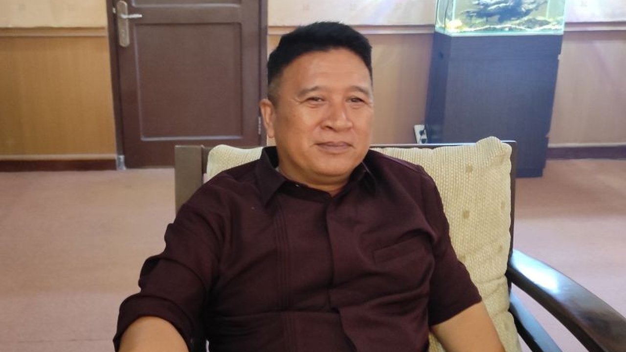 Dinas Lingkungan Hidup (DLH) Cianjur mengerahkan 14 truk sampah setiap hari selama Ramadan untuk mengangkut lonjakan sampah hingga 570 ton per hari dari rumah tangga, bazar, dan pusat kuliner.