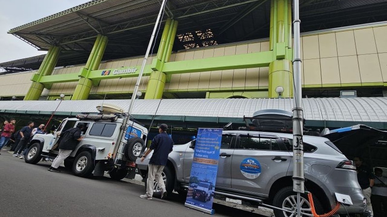 Kementerian Kominfo kerahkan mobil pemantau frekuensi selama 24/7 di Jabodetabek guna memastikan kelancaran layanan telekomunikasi selama Lebaran 2025.