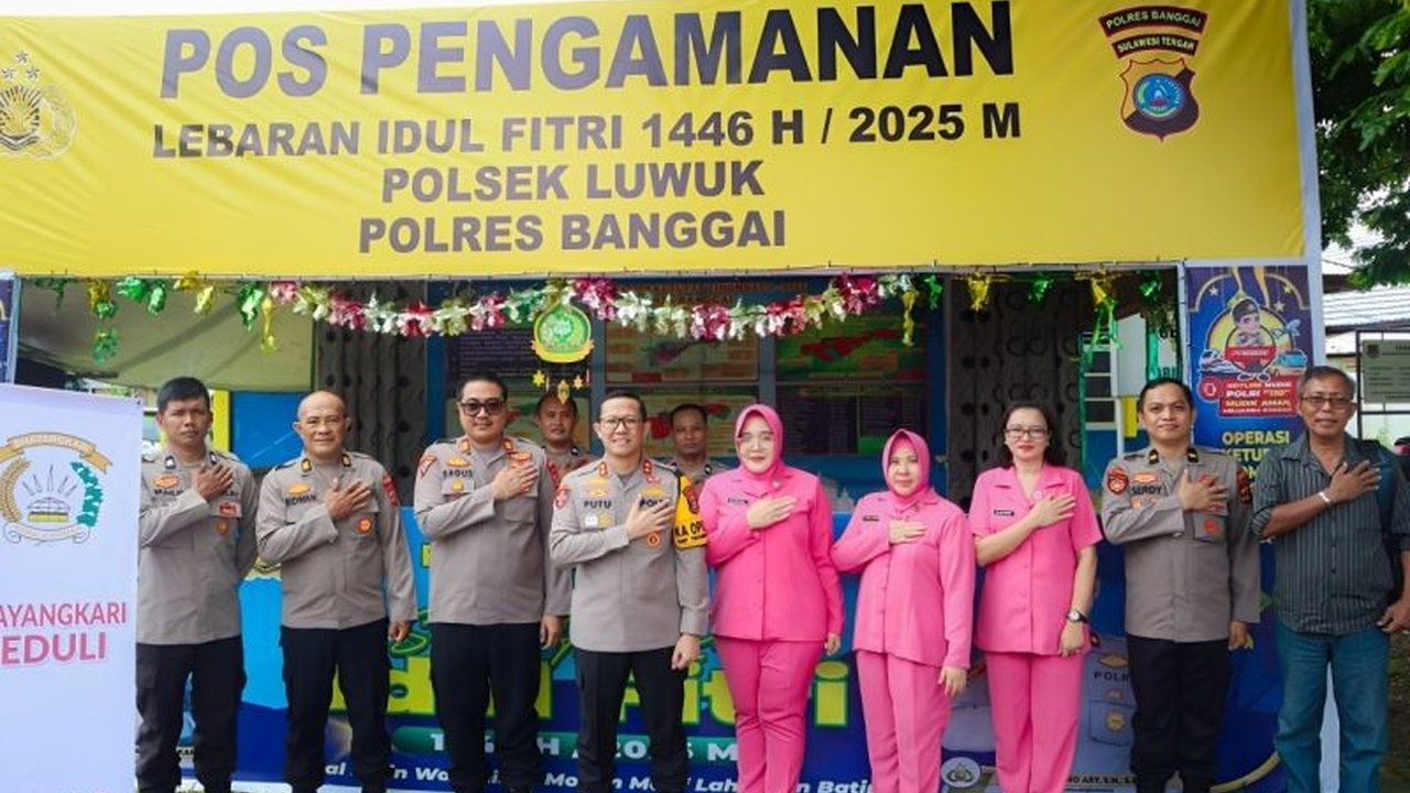 Kapolres Banggai, AKBP Putu Hendra, meninjau kesiapan pos pengamanan dan pelayanan Operasi Ketupat Tinombala 2025 untuk memastikan kelancaran arus mudik Lebaran 2025 di Banggai, Sulawesi Tengah.