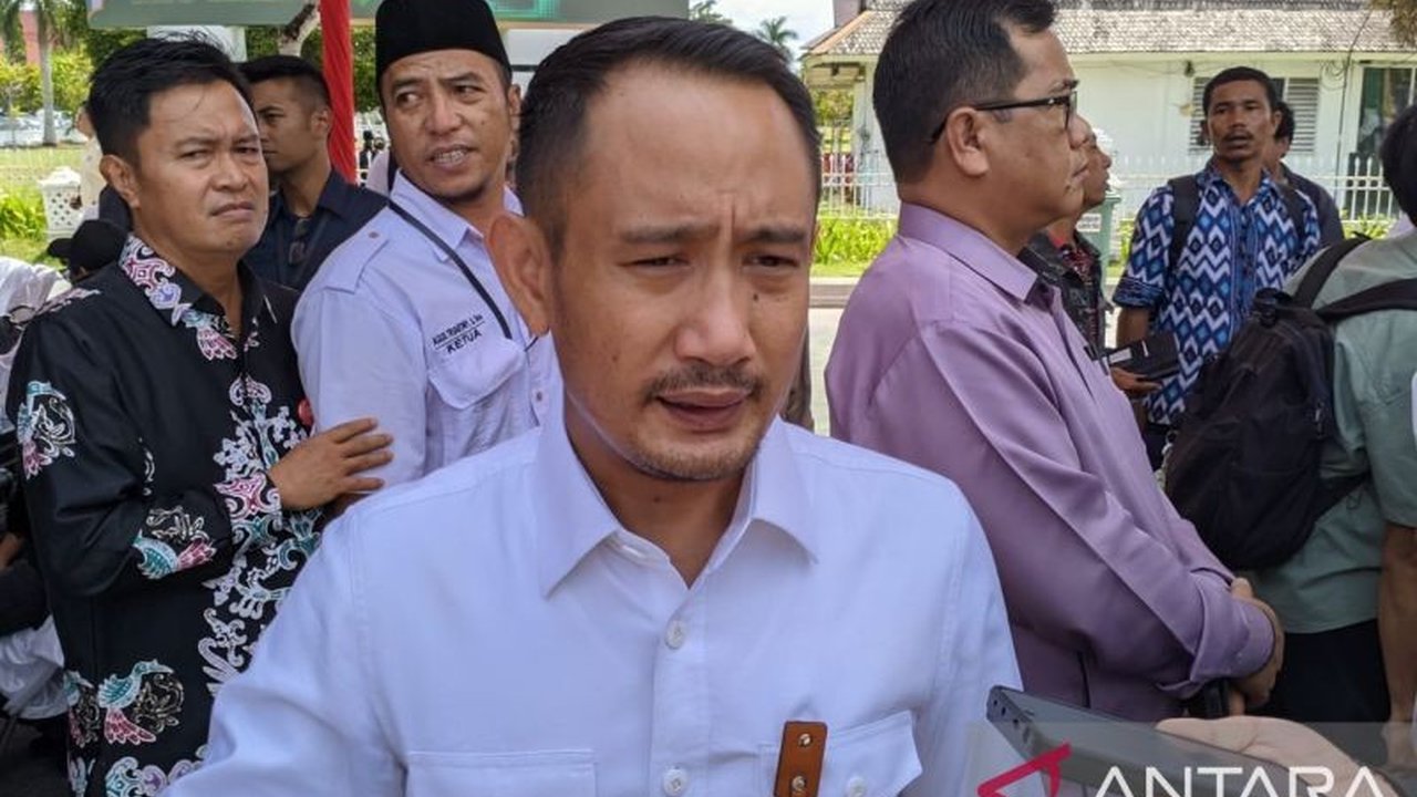 Wali Kota Palangka Raya, Fairid Naparin, mengajak masyarakat meningkatkan kewaspadaan dan menjaga keamanan lingkungan menjelang Idul Fitri untuk mencegah kejahatan dan memastikan perayaan yang damai dan kondusif.