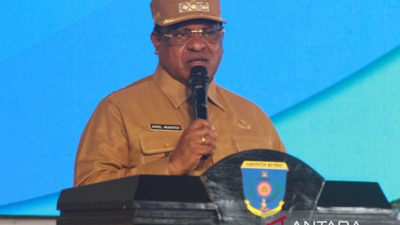 Bupati Maybrat, Karel Murafer, mengajak masyarakat bertanggung jawab menjaga keamanan dan ketertiban untuk mendukung pembangunan di berbagai sektor di tengah kondisi daerah yang pernah mengalami konflik.