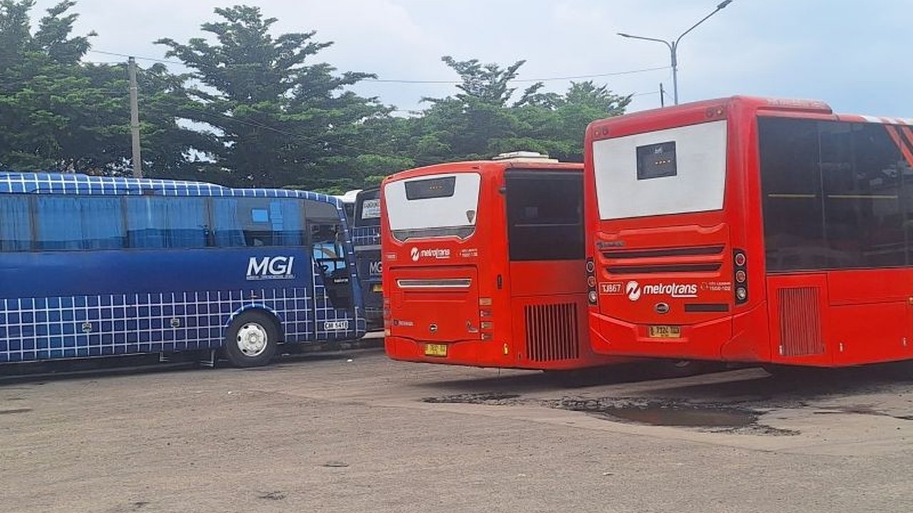 Dishub Depok gelar ramp check untuk memastikan kelaikan kendaraan angkutan Lebaran 2025 di Terminal Margonda dan pool bus Depok demi keselamatan pemudik.