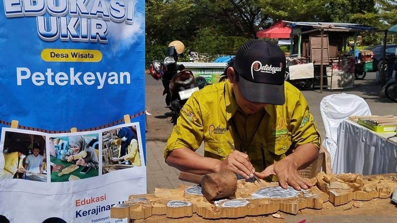 Pemerintah Kabupaten Jepara berkolaborasi dengan Wakil Ketua MPR RI dan pakar UNESCO untuk mendaftarkan seni ukir Jepara sebagai Warisan Budaya Tak Benda UNESCO, melalui jalur 'Join Nomination' dengan Bosnia dan Herzegovina.