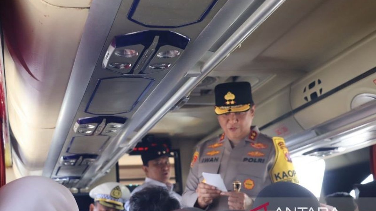 Polda Kalteng mengerahkan personel Patwal untuk mengawal mudik gratis di empat rute, memastikan keamanan dan kenyamanan pemudik selama perjalanan dari Palangka Raya ke Pangkalan Bun, Sampit, Buntok, dan Banjarmasin.
