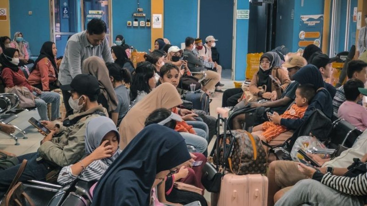 Pelabuhan Tanjung Selor dan Tarakan di Kalimantan Utara dipadati pemudik yang hendak pulang kampung untuk merayakan Lebaran 2025, dengan puncak arus mudik diperkirakan terjadi pada akhir pekan.