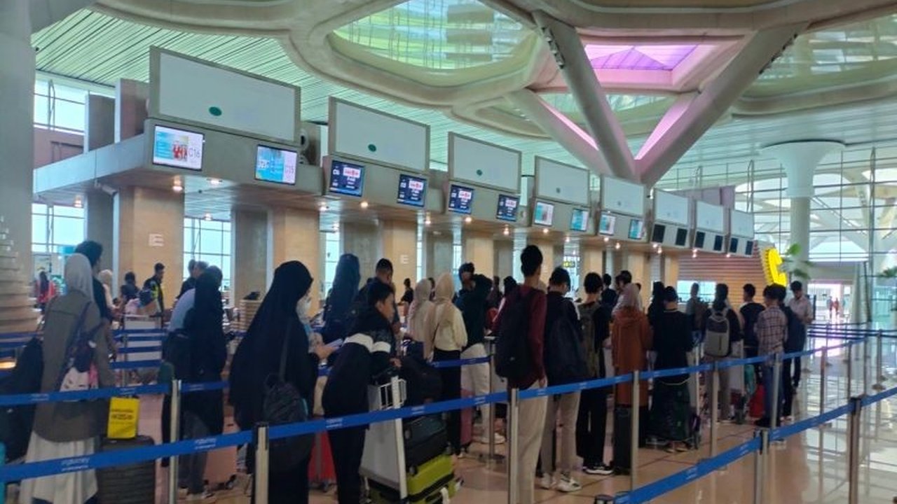 Bandara Internasional Yogyakarta (YIA) mencatat lonjakan penumpang hingga 13.192 orang pada H-4 Lebaran 2025, meningkat 11,08 persen dibanding tahun lalu, dengan proyeksi kenaikan lebih lanjut hingga puncak arus mudik dan balik.