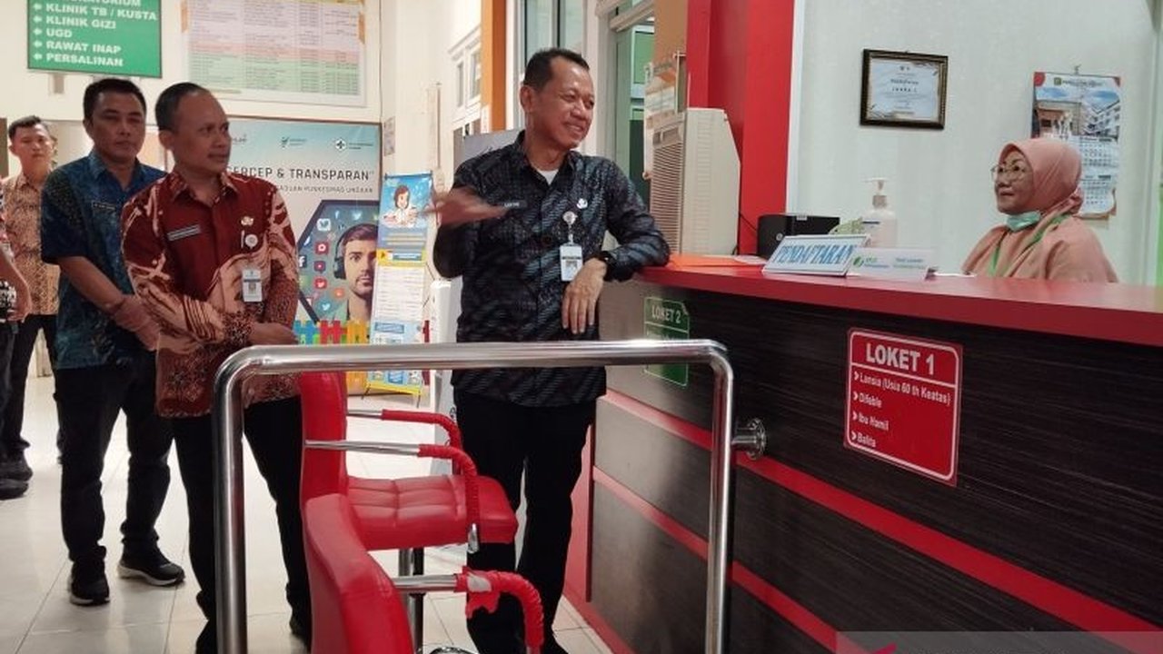 Bupati Kudus, Sam'ani Intakoris, menyatakan seluruh puskesmas di Kudus telah meningkatkan aksesibilitas bagi penyandang disabilitas, termasuk fasilitas dan petugas pendamping.