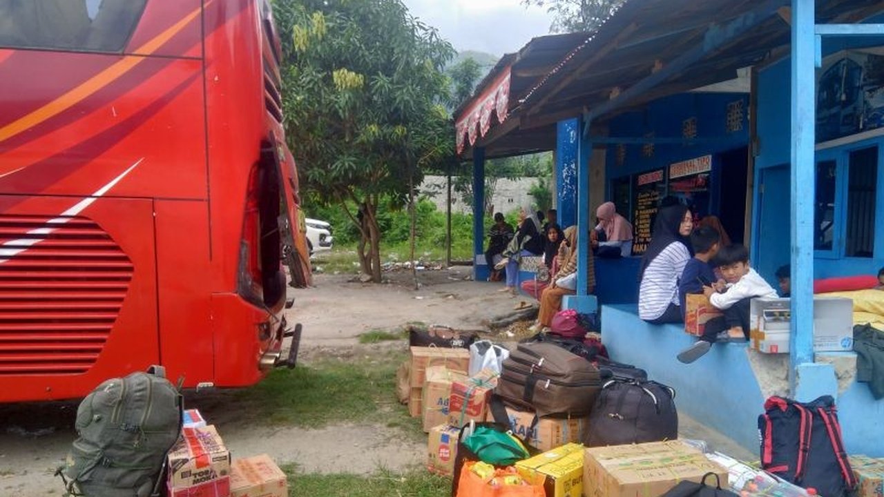 Terminal Tipo Palu, Sulawesi Tengah, mengalami peningkatan arus mudik Lebaran 2025 sejak H-7, dengan tujuan utama Sulawesi Selatan dan Sulawesi Barat, dan diperkirakan puncaknya akan terjadi pada Kamis, 27 Maret 2025.