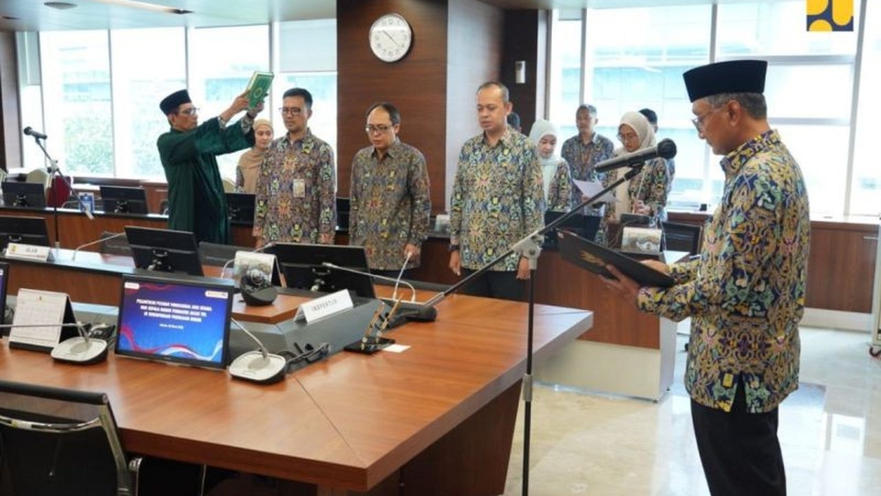 Menteri PU Dody Hanggodo melantik Willan Oktavian sebagai Kepala BPJT yang baru, menandai babak baru reorganisasi Kementerian PU di bawah kepemimpinan Presiden Prabowo Subianto dan Wakil Presiden Gibran Rakabuming Raka.