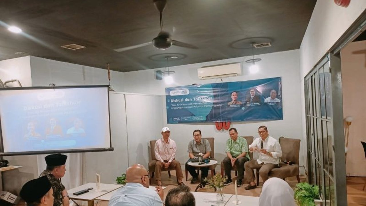 Pakar tata kota dan PAM Jaya soroti pentingnya menjaga keberlangsungan siklus air bersih di Jakarta, termasuk regenerasi sungai dan konservasi hutan untuk memenuhi kebutuhan air bersih 100 persen pada 2030.