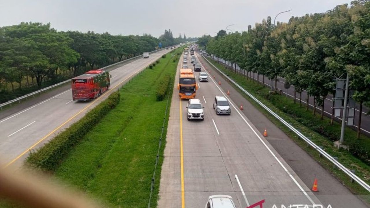 Hingga H-6 Lebaran, tercatat 361 ribu kendaraan melintasi Tol Cipali, dengan puncak kepadatan pada 25 Maret 2025, dan pihak pengelola mengimbau pengendara untuk tetap waspada dan memanfaatkan fasilitas yang tersedia.