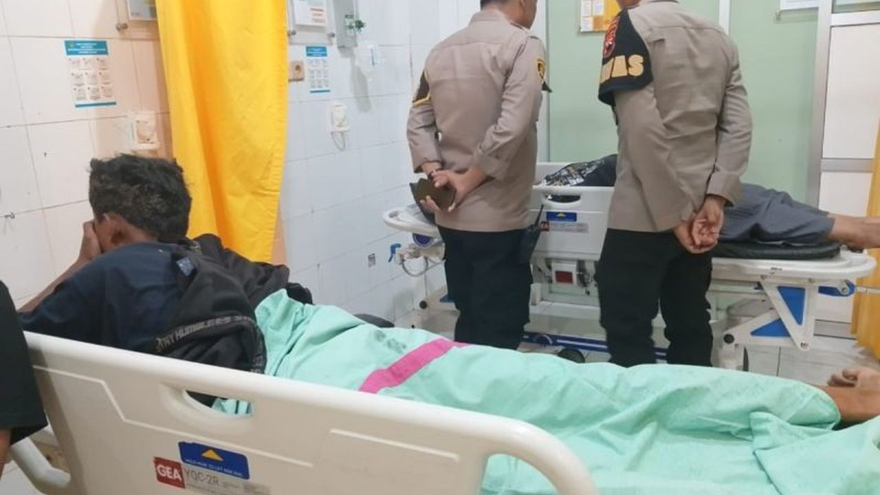 Ledakan petasan rakitan di Karanganyar, Jawa Tengah, melukai enam orang, termasuk seorang pemilik rumah dan lima remaja; polisi masih menyelidiki penyebab ledakan.