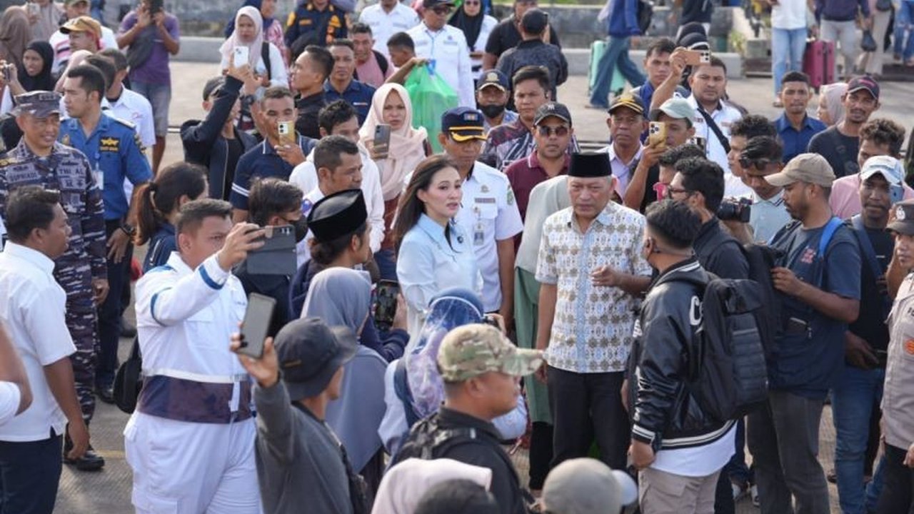 Pemprov Maluku Utara menyediakan program mudik gratis jalur darat bagi 1000 mahasiswa untuk merayakan Idul Fitri di kampung halaman, dengan rute Sofifi-Halmahera Utara dan sebaliknya.