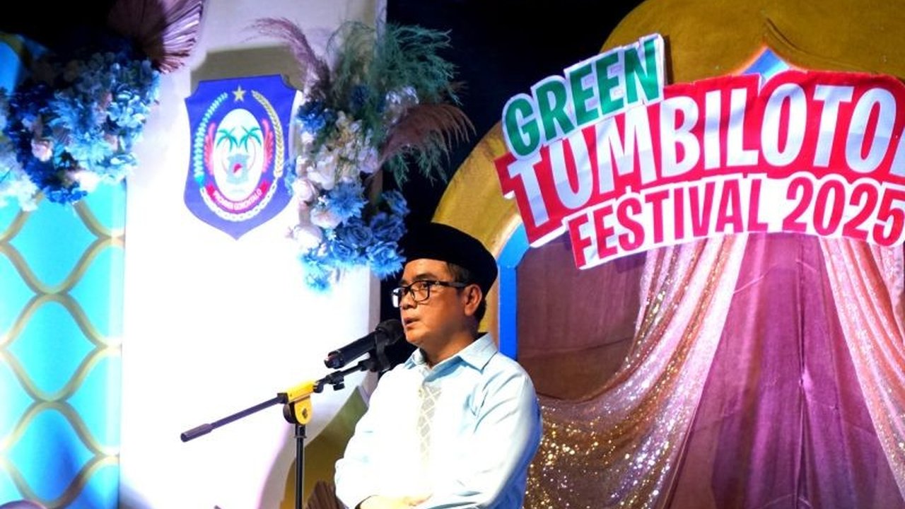 Bank Indonesia Gorontalo gencar promosikan QRIS di Festival Green Tumbilotohe 2024, mendorong transformasi digital transaksi pembayaran di Gorontalo.