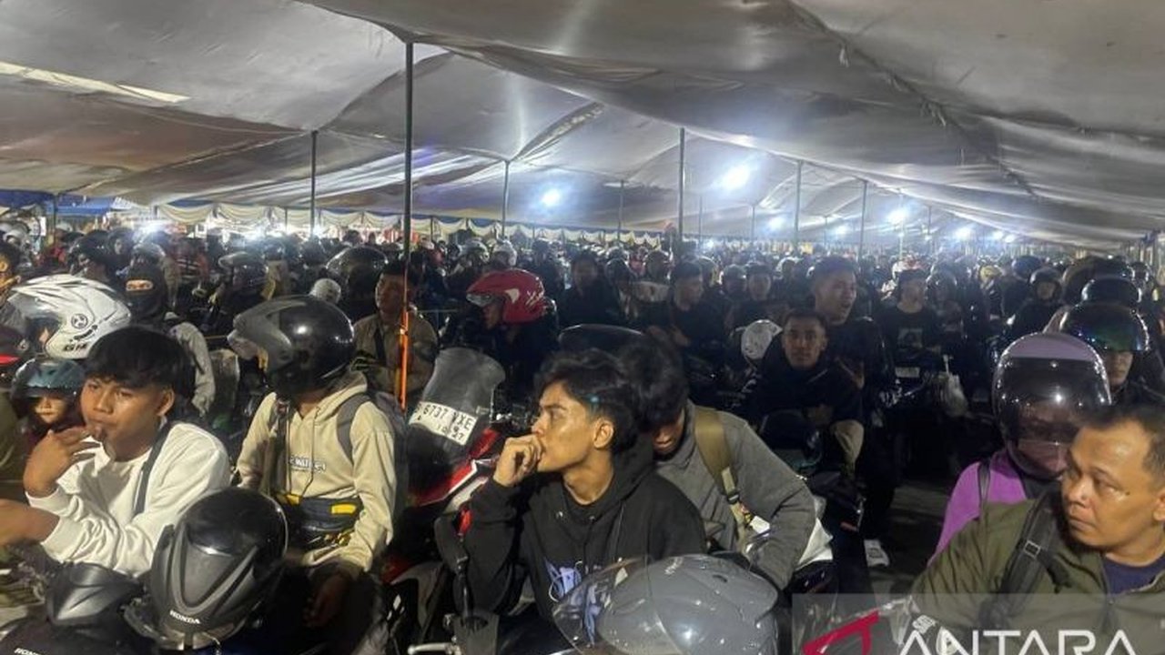 Menteri Perhubungan Budi Karya Sumadi menilai fasilitas penunjang arus mudik di Pelabuhan Ciwandan, Banten, telah mengalami peningkatan dan berjalan lancar.