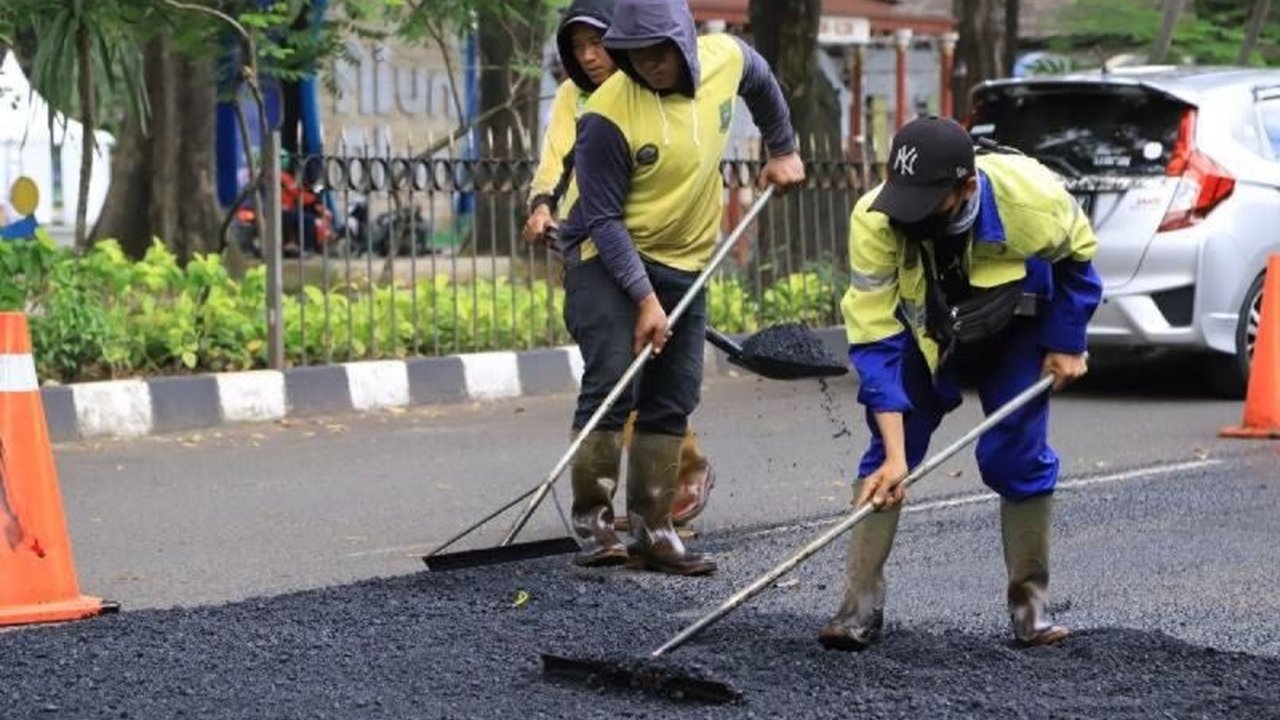 Dinas PUPR Kota Tangerang siagakan ratusan petugas selama libur Lebaran untuk mengantisipasi bencana banjir dan memastikan pelayanan publik tetap berjalan optimal.