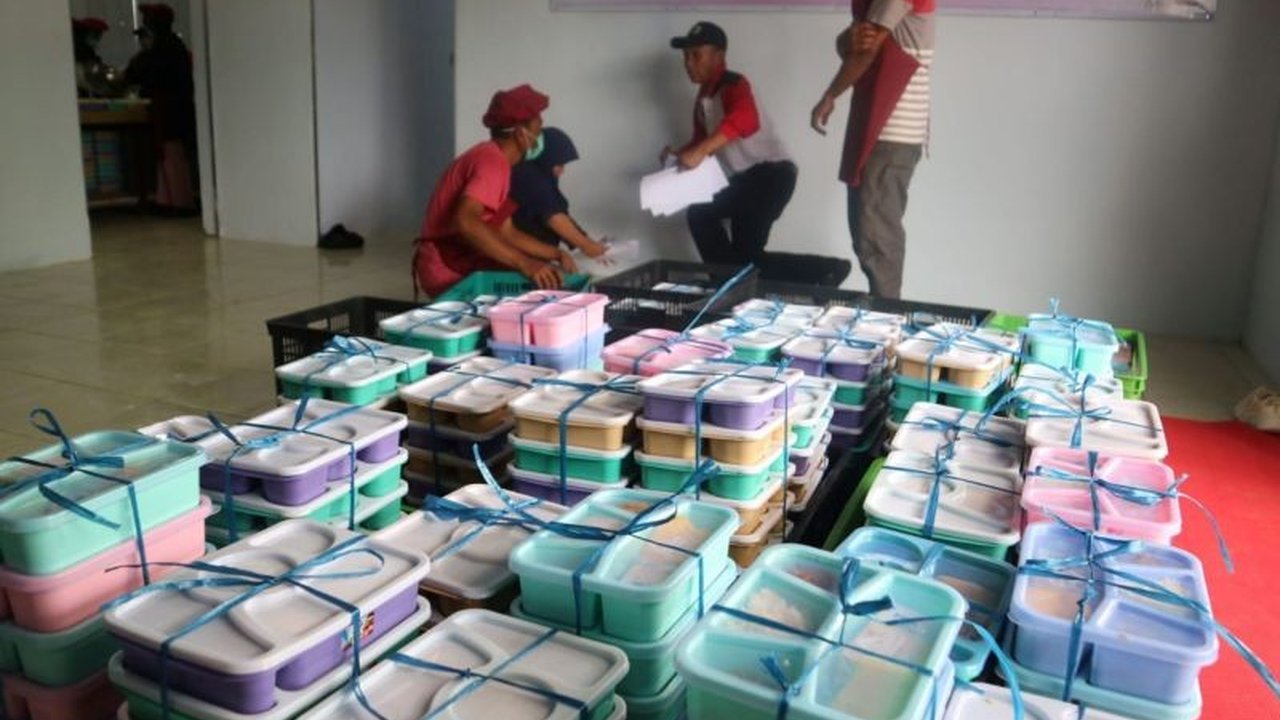 Program Makan Bergizi Gratis (MBG) di Lombok Tengah telah menjangkau 22 ribu siswa di 222 sekolah, namun masih perlu perluasan untuk menjangkau 170 ribu siswa lainnya.