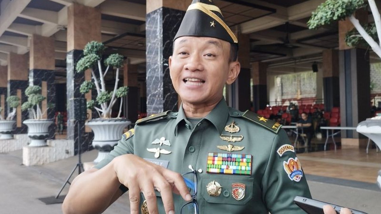 Dua prajurit TNI AD yang menembak tiga polisi di Way Kanan, Lampung, terancam pemecatan setelah proses pengadilan militer selesai; KSAD Jenderal TNI Maruli Simanjuntak tegaskan larangan kegiatan ilegal.