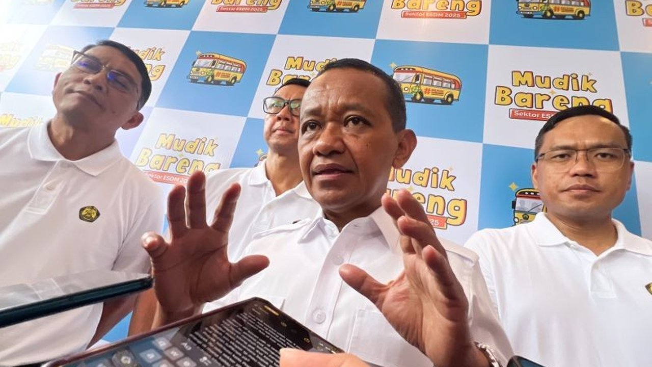 Menteri ESDM Bahlil Lahadalia memastikan stok BBM aman hingga 21 hari ke depan, menjamin kelancaran mobilitas masyarakat selama mudik Lebaran 2025.